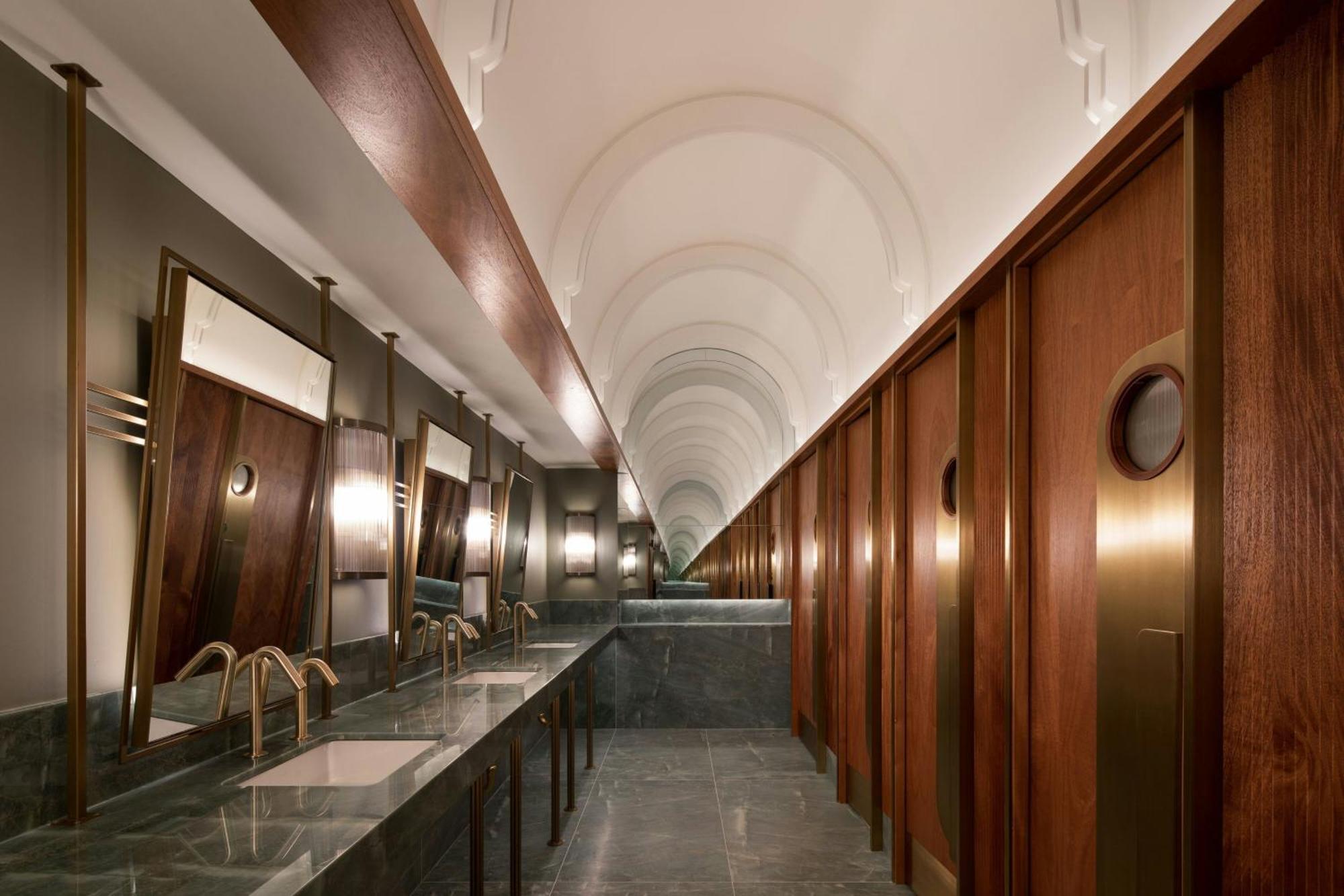 Honeyrose Hotel, Montreal, A Tribute Portfolio Hotel Zewnętrze zdjęcie The interior of the public lavatory at the station