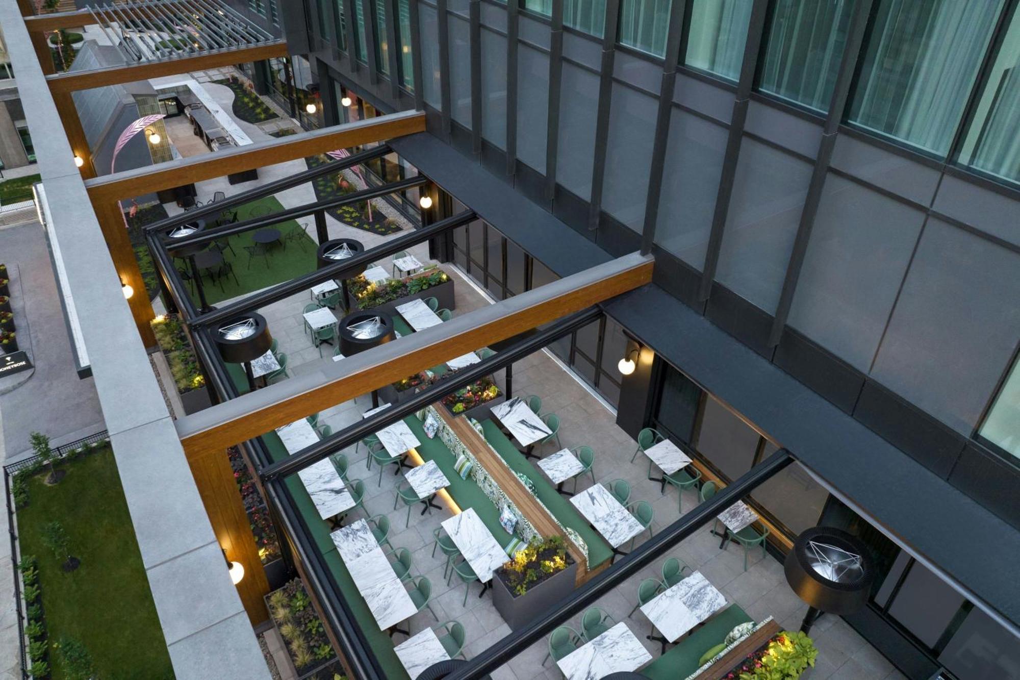 Honeyrose Hotel, Montreal, A Tribute Portfolio Hotel Zewnętrze zdjęcie The outdoor dining area at the hotel